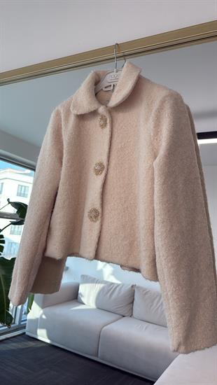 Çiçek Düğmeli Keçe Kısa Ceket - Bej