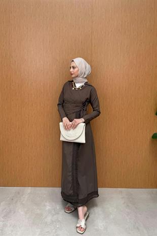 Tesettür V Yaka Bağlamalı Keten Elbise - Camel