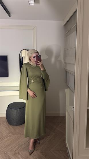 Lesgo Broş Detay Elbise- Çağla