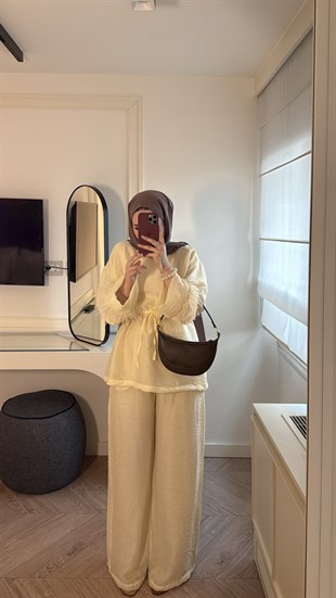 Tüy Detaylı Organze Takım - Sarı