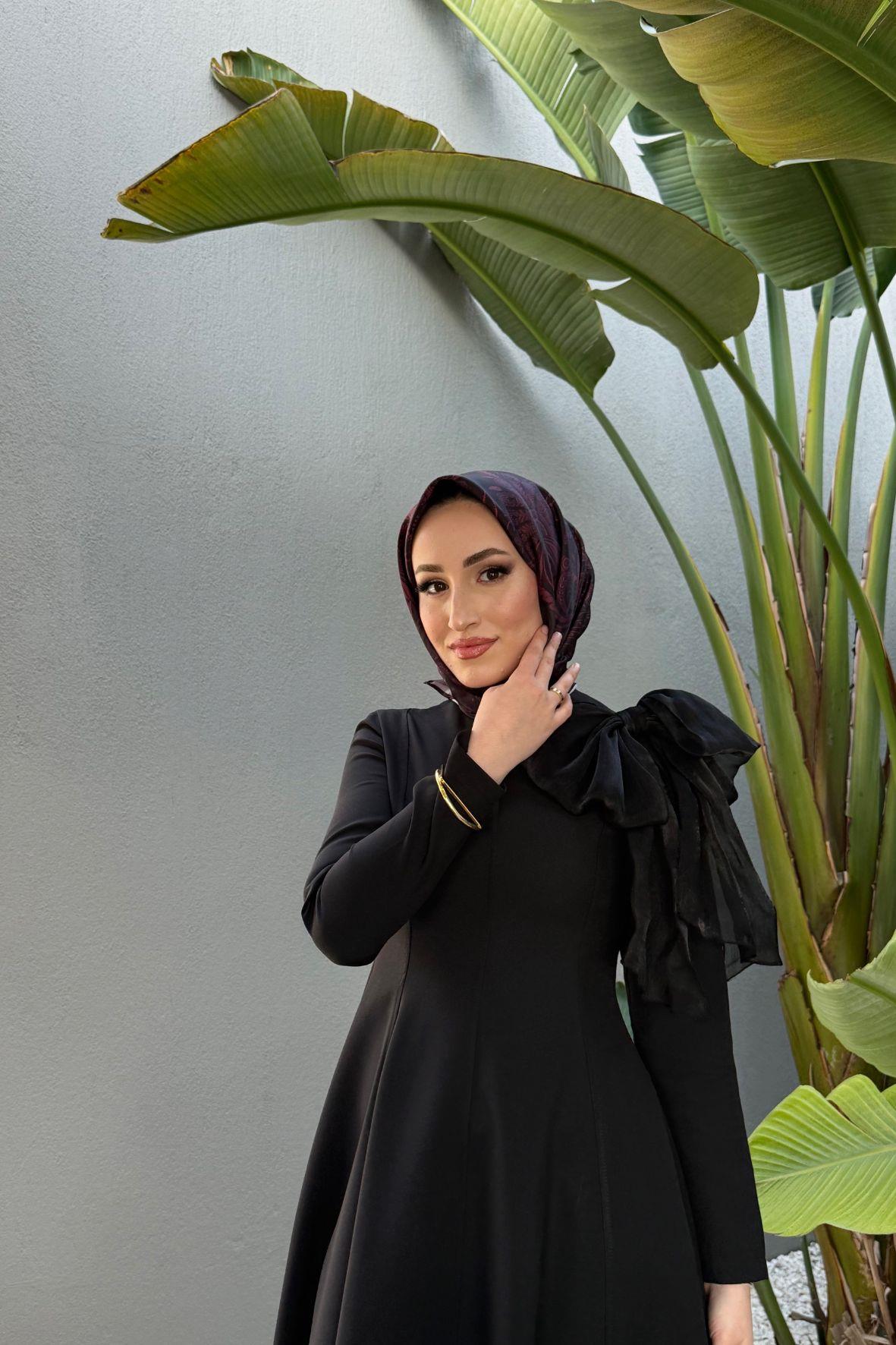 Elizabeth maxi boy fiyonk broşlu premium elbise-siyah - vakronline