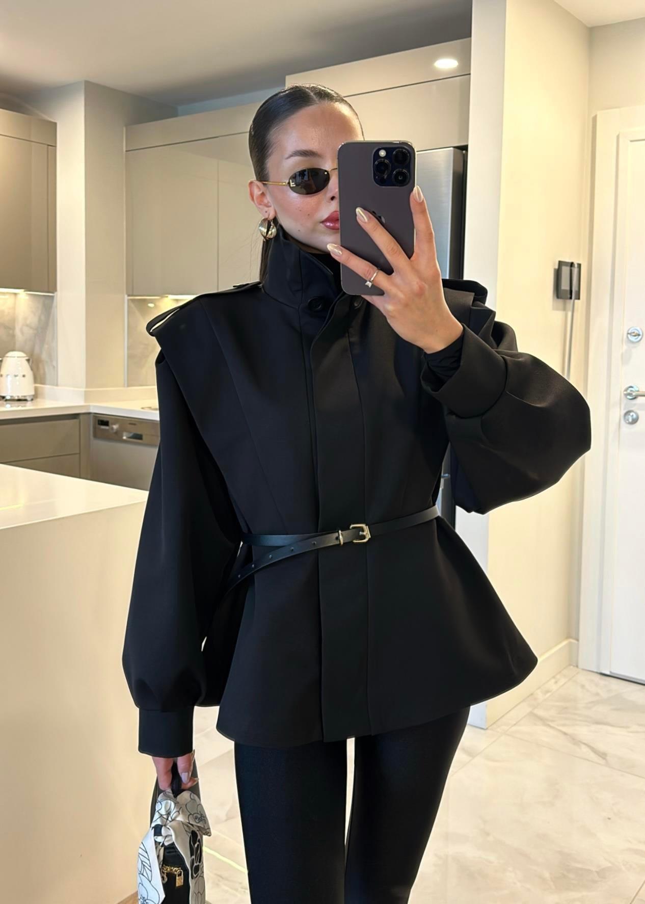 Kemerli apoletli patlı trençkot -siyah - vakronline