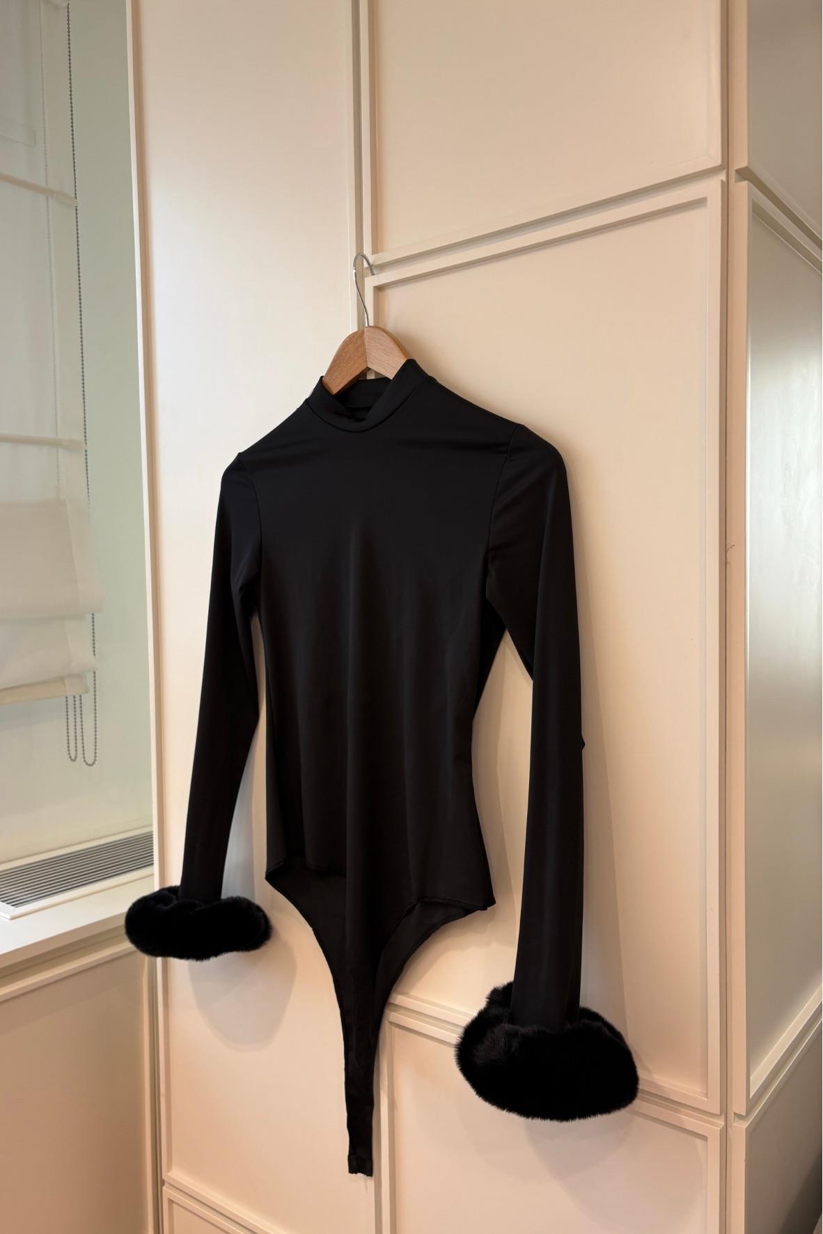 Peluş Kollu Body-Siyah