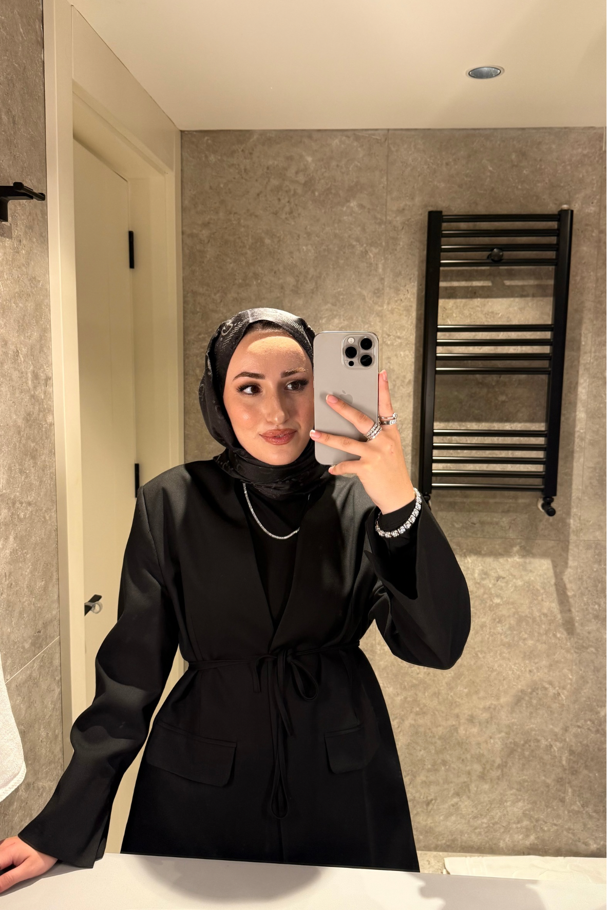 Tesettür Kol Yırtmaç Detaylı Ceket-Siyah