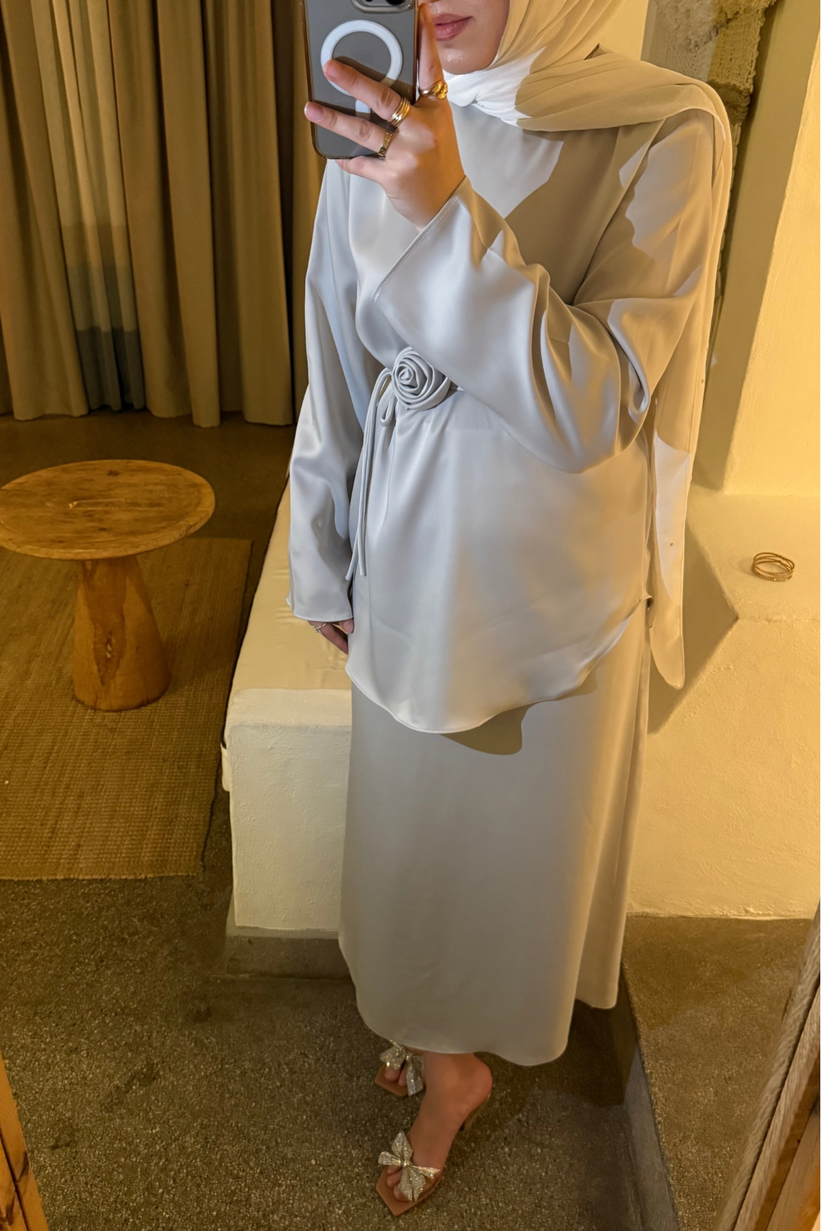 Gül aksesuarlı saten i̇kili takım-gri - vakronline