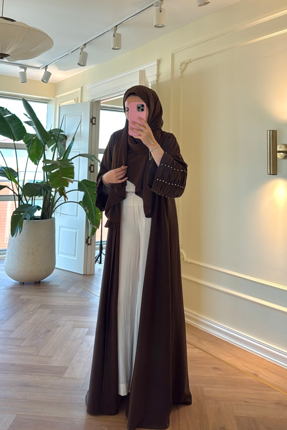 Kolları Taş Büzgü Detaylı Abaya - Kahve (ŞAL HEDİYELİ )-4297