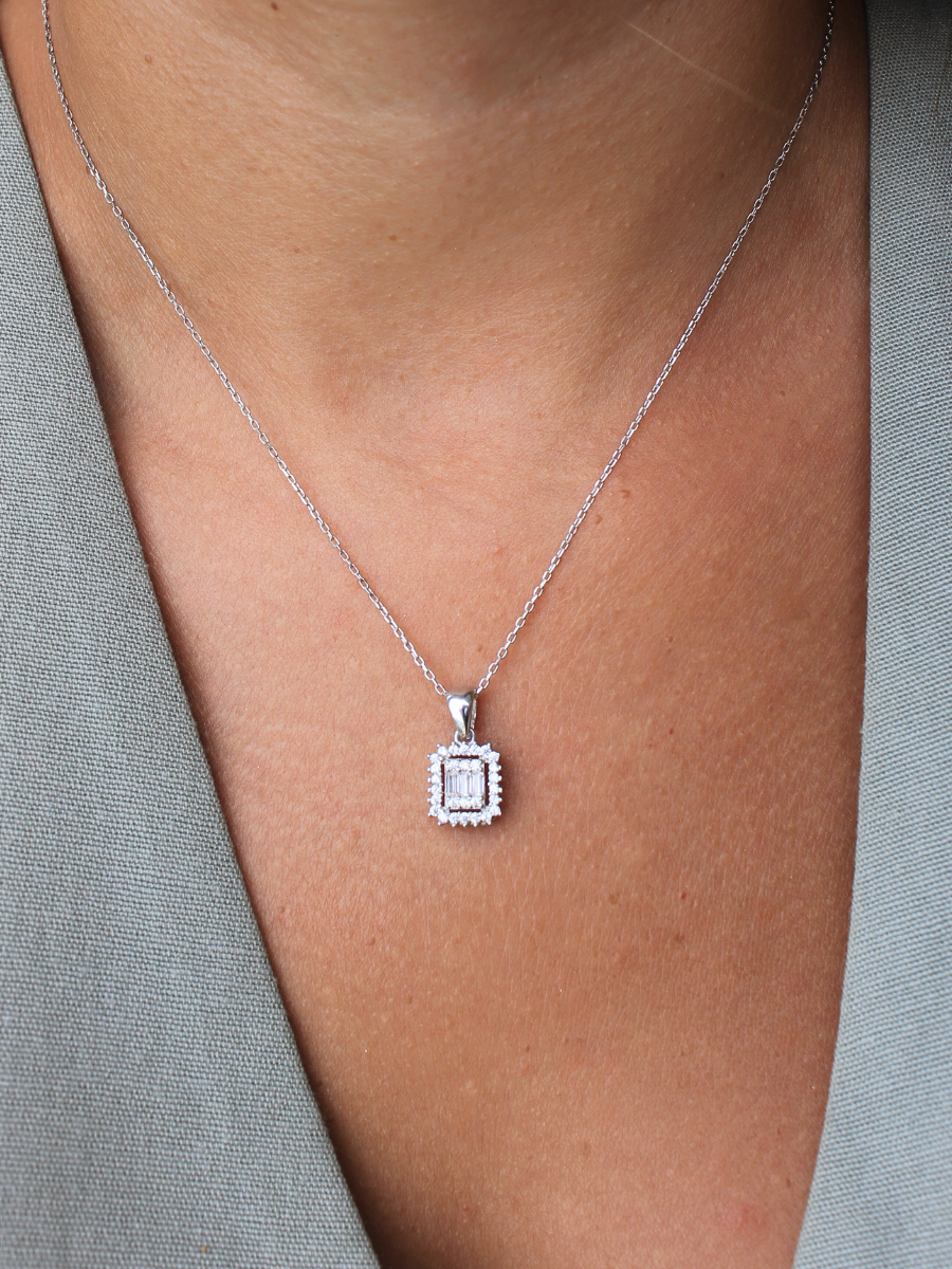 Baget Taşlı Kare Kolye