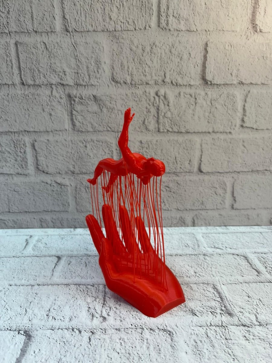 3D El Üzerinde İnsan Figürü Kırmızı Sanatsal Masa Üstü Dekor 12x18 cm