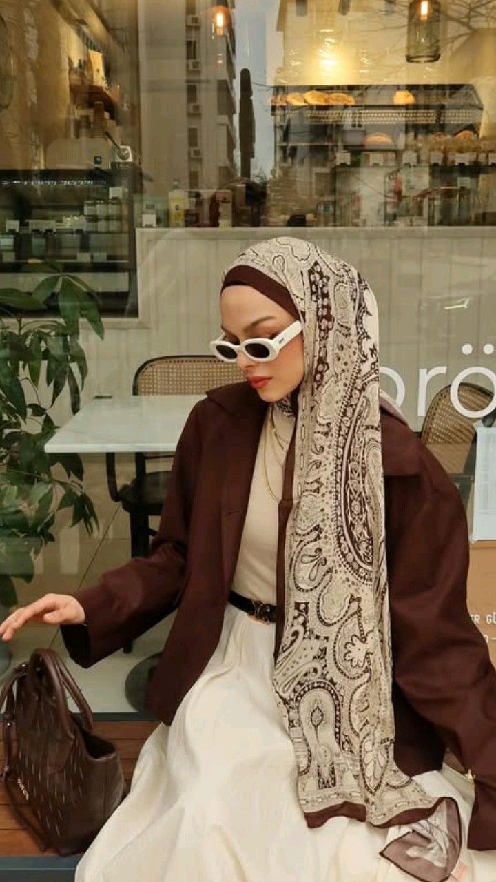 Özel Günlerde Kahverengi Tunik Şal Kombini