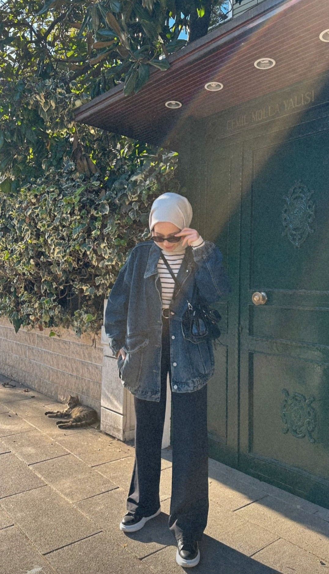 Kısa Kot Ceketlerle Modern Dokunuşlar