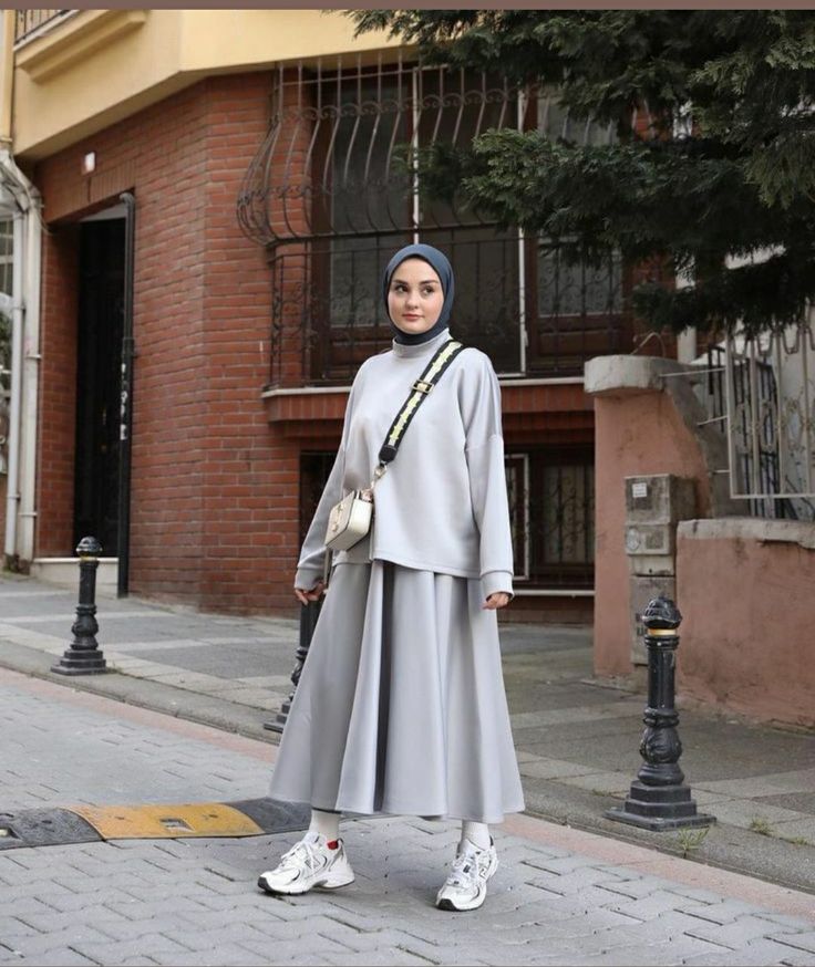 Ters Üçgen Vücuda Göre Etek Seçimi