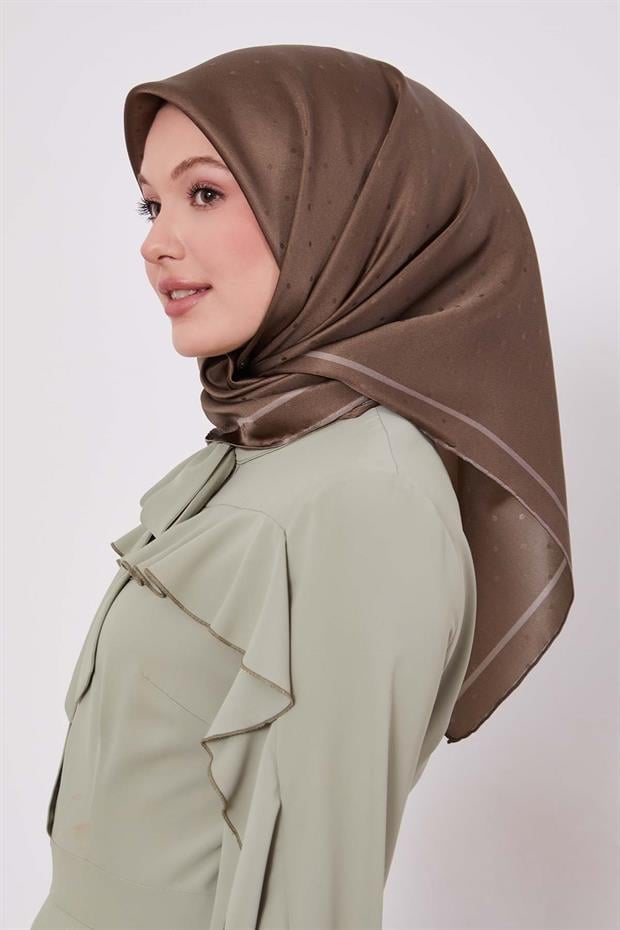 Açık Kahve Benek Desen Monogram İpek Eşarp