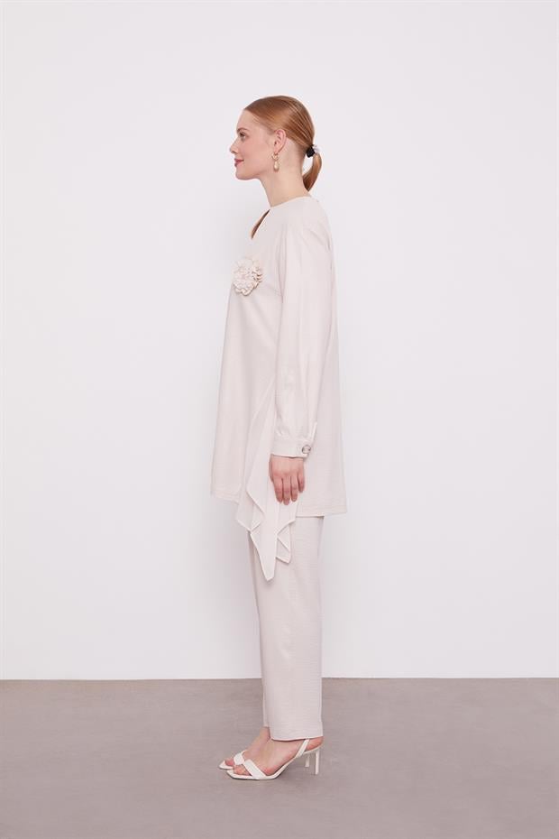 A.Bej Gül Yaka Detaylı İkii Takım