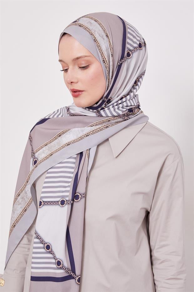 Açık Gri Zincir Desen Love