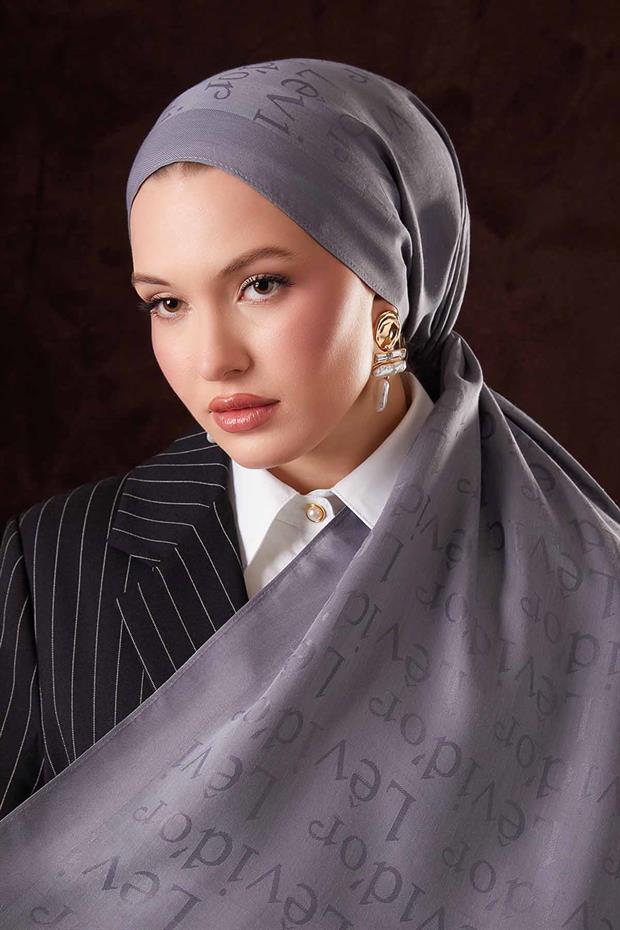 Açık Gri Yazı Baskılı Naia Jakar Şal