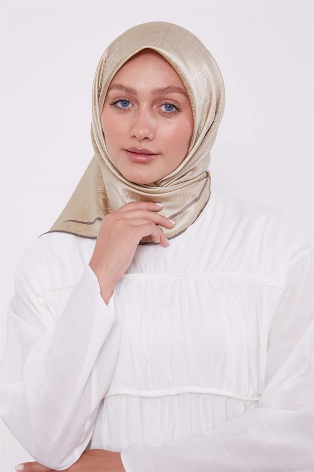 Açık Yeşil Baklava Desen Monogram İpek Eşarp