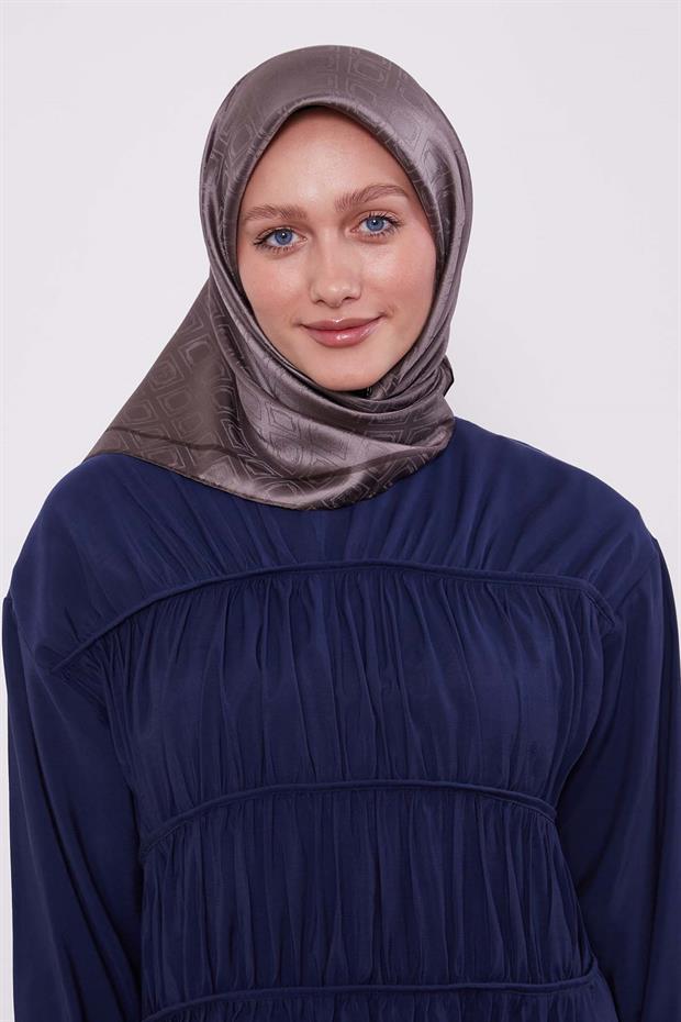 Açık Kahve Baklava Desen Monogram İpek Eşarp