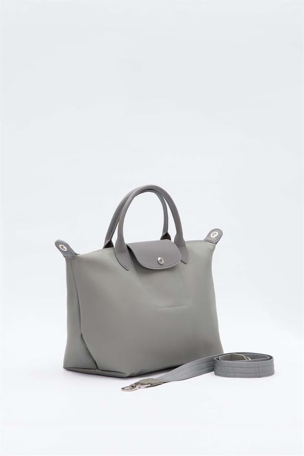 A.Gri Deri Kapaklı Omuz Çantası