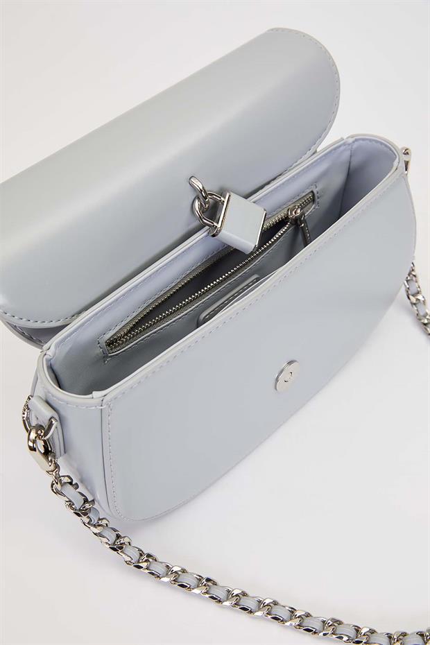 Açık Mavi Kilit Aksesuar Detaylı Omuz Çantası