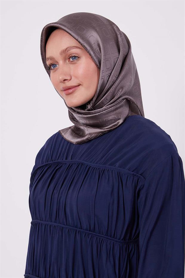 Açık Kahve Baklava Desen Monogram İpek Eşarp