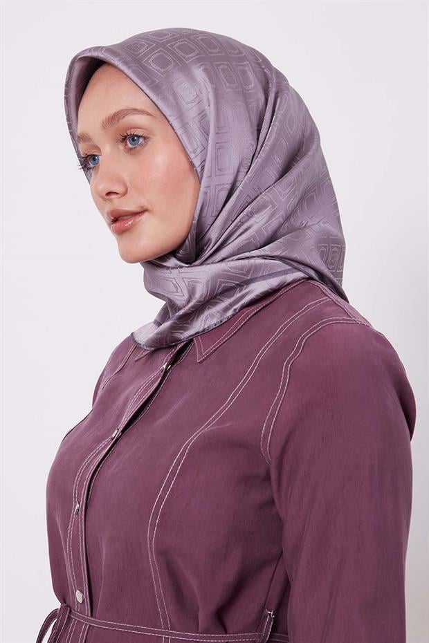 Açık Gri Baklava Desen Monogram İpek Eşarp