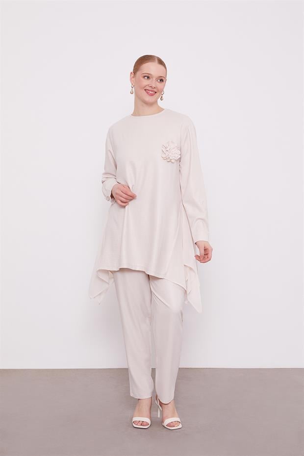 A.Bej Gül Yaka Detaylı İkii Takım