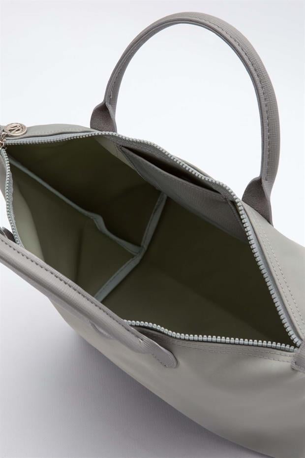 A.Gri Deri Kapaklı Omuz Çantası