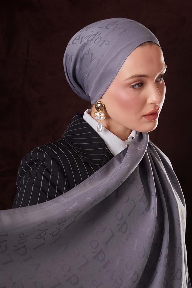 Açık Gri Yazı Baskılı Naia Jakar Şal