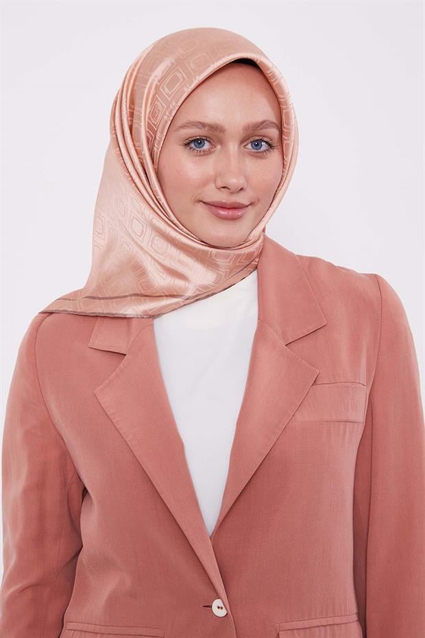 Açık Pembe Baklava Desen Monogram İpek Eşarp