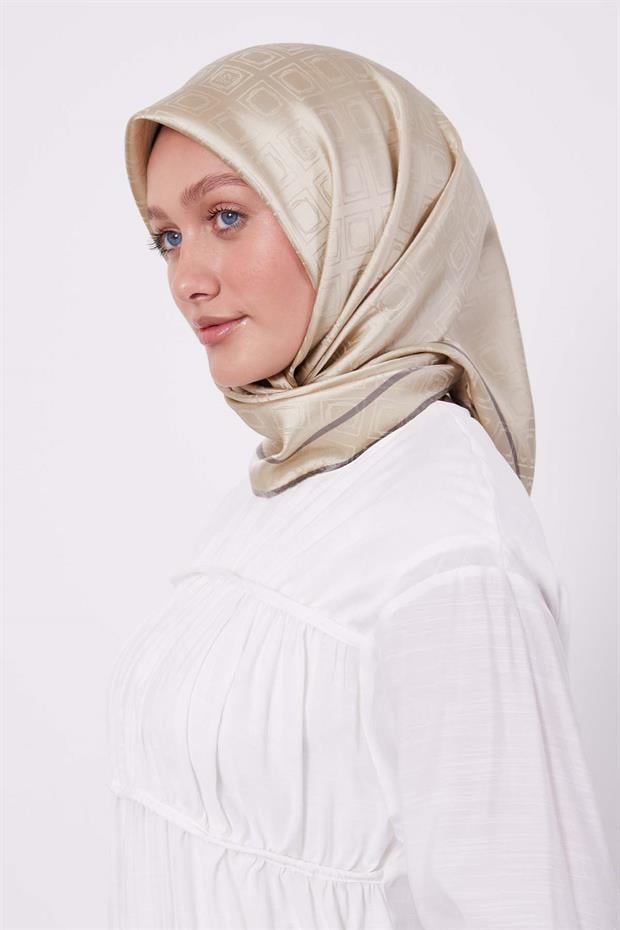 Açık Yeşil Baklava Desen Monogram İpek Eşarp