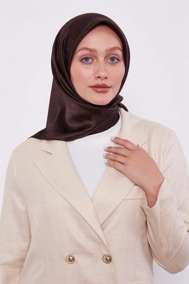 Acı Kahve Baklava Desen Monogram İpek Eşarp