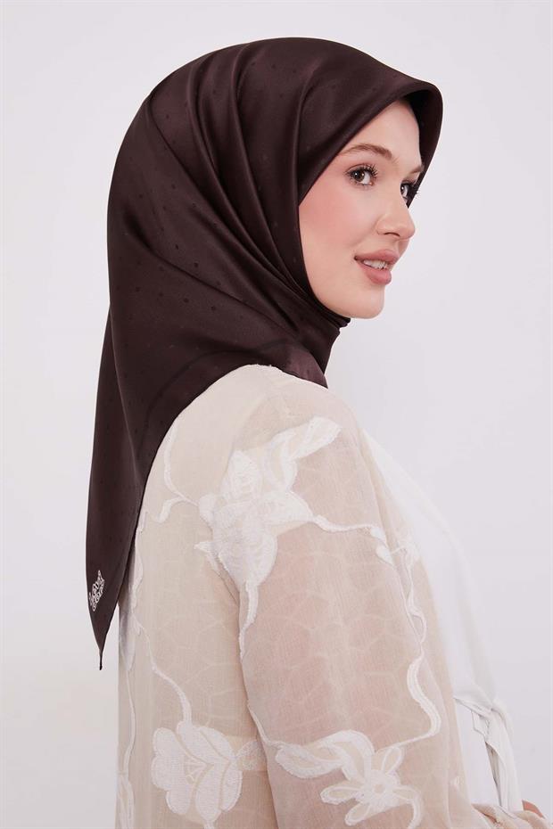 Acı Kahve Benek Desen Monogram İpek Eşarp