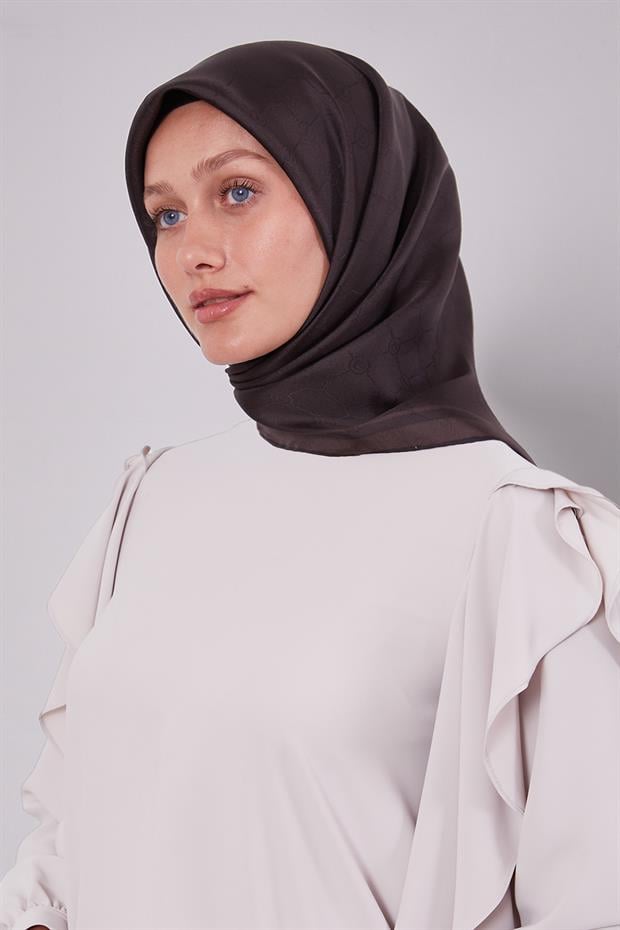 Acı Kahve Kenar Şeritli Monogram İpek Eşarp
