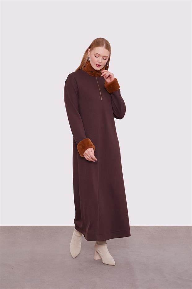 Acı Kahve Kürk Kol ve Yaka Detaylı Elbise