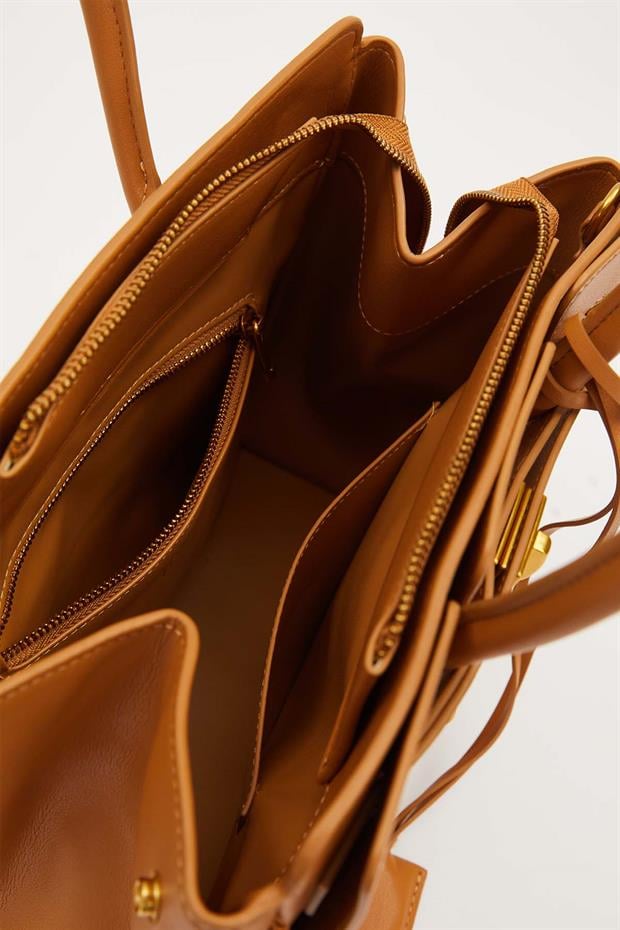 AÇIK KAHVE 64 NO Deri Aksesuar Detaylı El Çantası