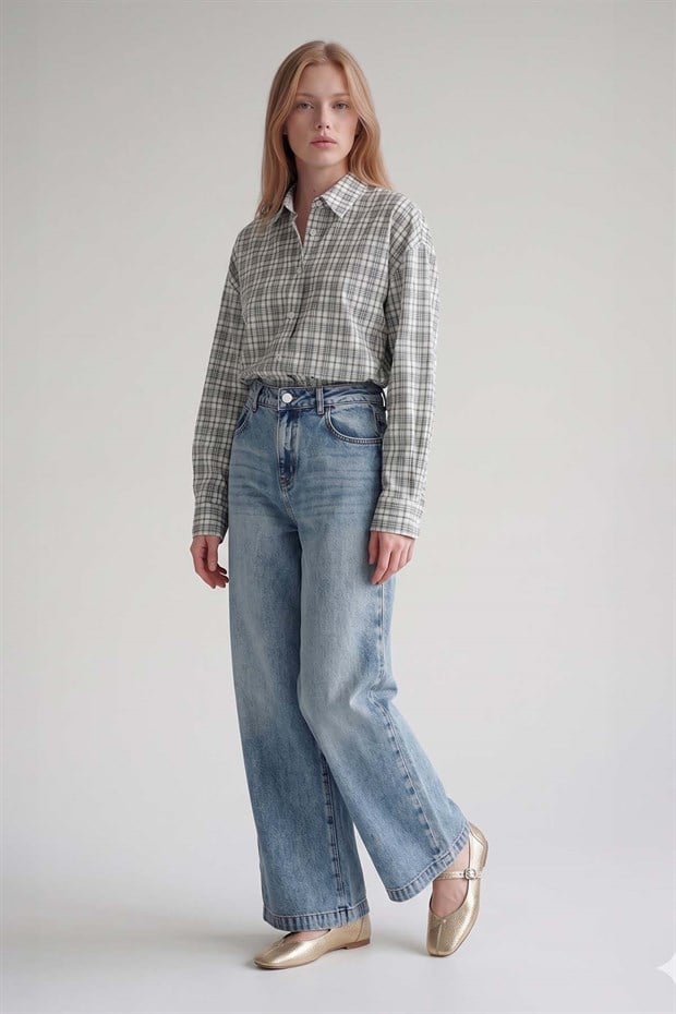 Açık Mavi Eskitme Detaylı Geniş Paça Jean