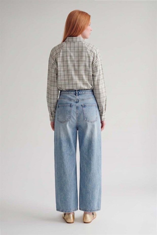 Açık Mavi Eskitme Detaylı Geniş Paça Jean