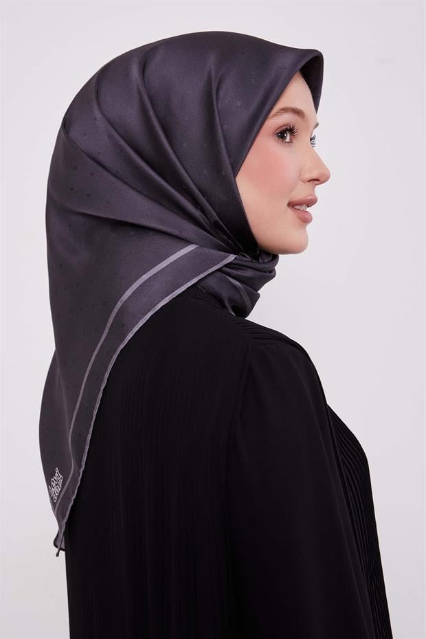 Antrasit Benek Desen Monogram İpek Eşarp