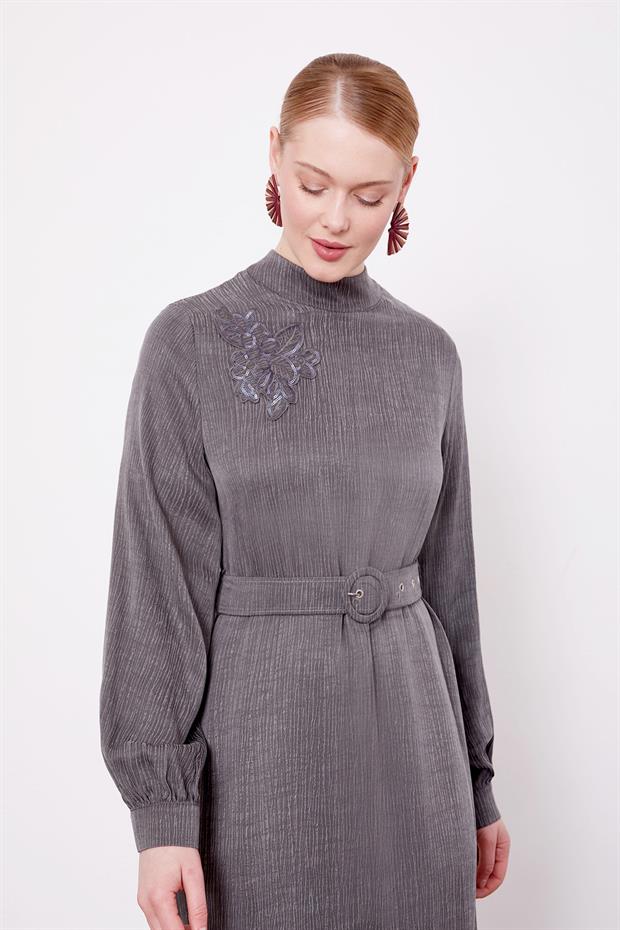 Antrasit Omuz Nakış Detaylı Cupra Elbise