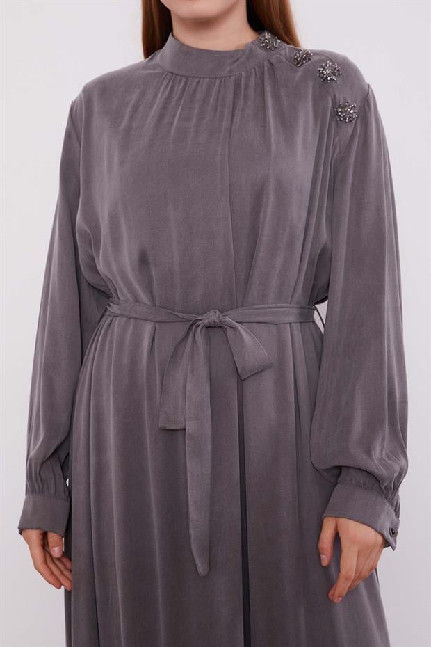 Antrasit Omuz Taş Çiçek Detaylı Cupra Elbise