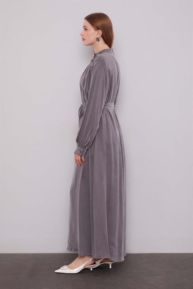 Antrasit Omuz Taş Çiçek Detaylı Cupra Elbise