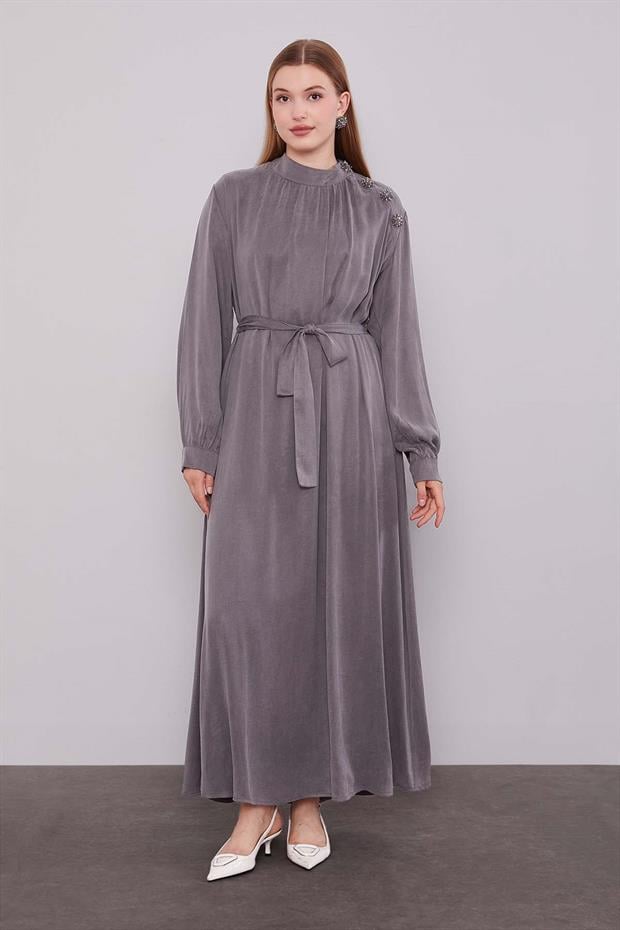 Antrasit Omuz Taş Çiçek Detaylı Cupra Elbise