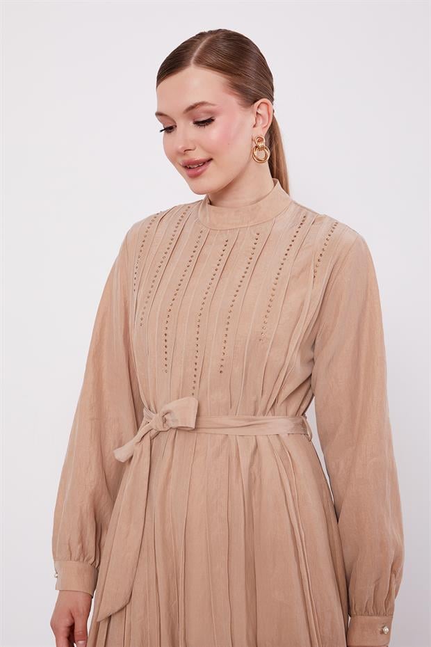 Bej Bel Bağlamalı Pile Detaylı Cupra Elbise