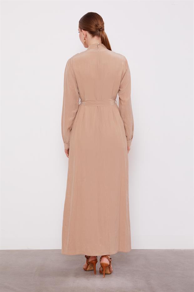 Bej Bel Bağlamalı Pile Detaylı Cupra Elbise