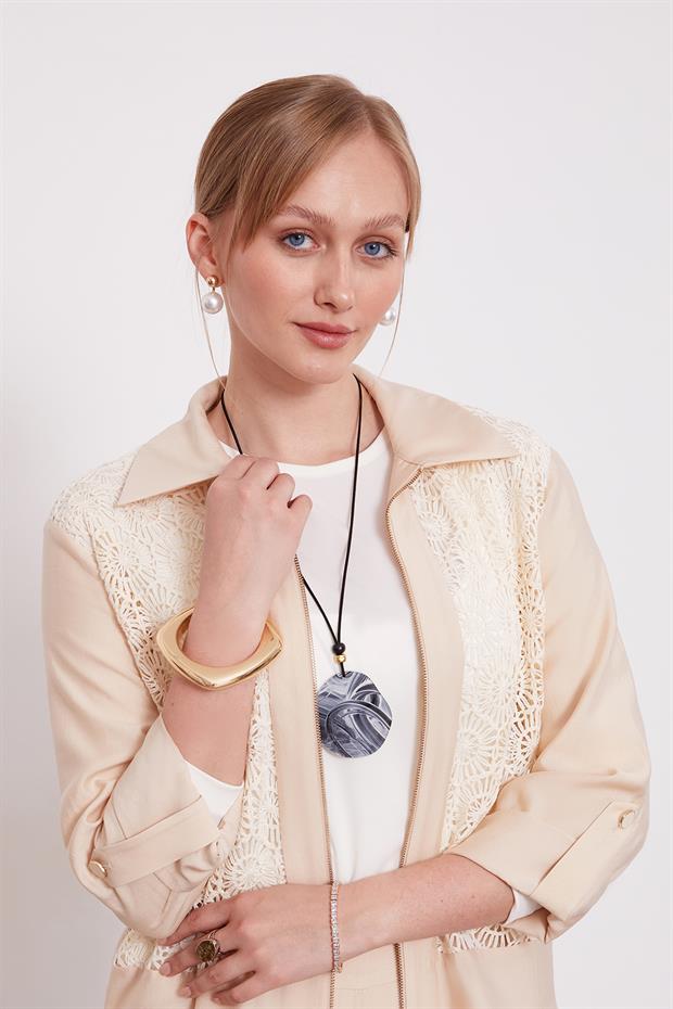 Bej Dantel Detaylı Üçlü Ceket Takım