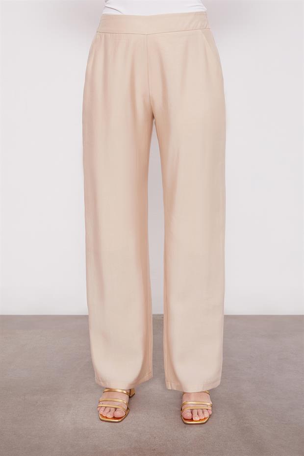 Bej Dantel Detaylı Üçlü Ceket Takım