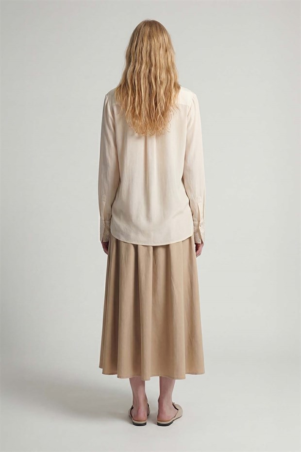 Bej Dokulu Kol Ve Yaka Detay Gömlek