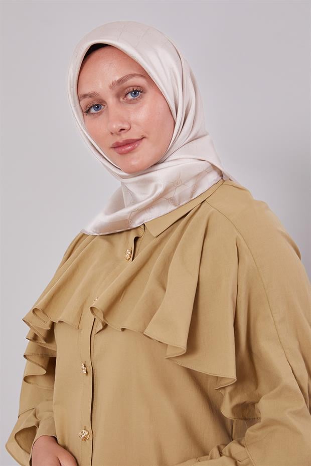 Bej Kenar Şeritli Monogram İpek Eşarp