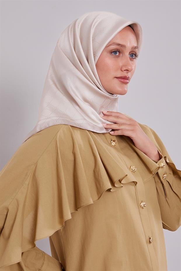 Bej Kenar Şeritli Monogram İpek Eşarp