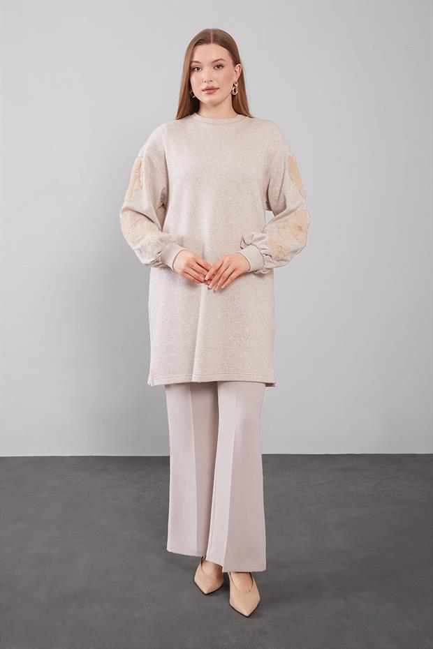 Bej Kol Çiçek Detaylı Tunik